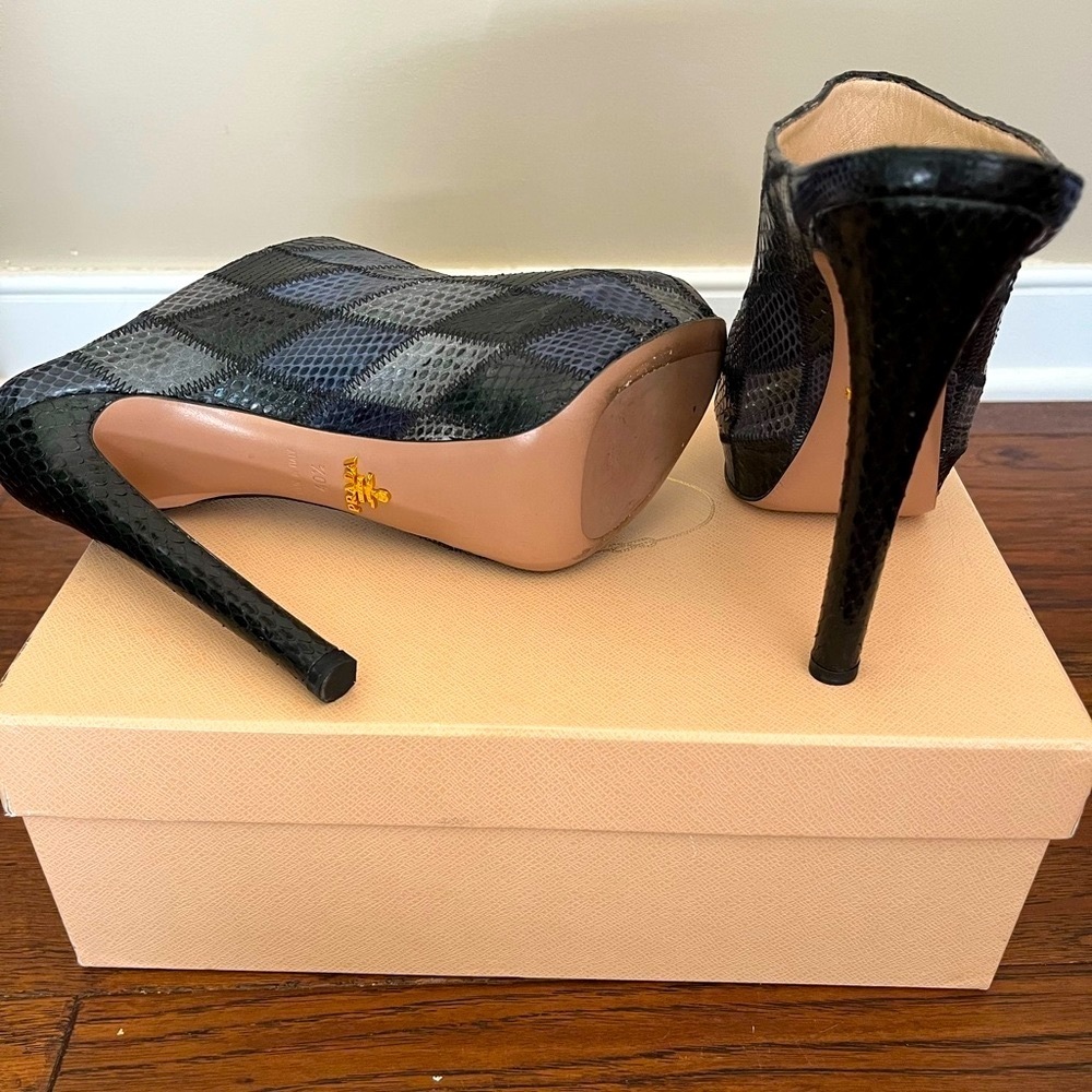 Like New Prada Ayers Patch Trendy Blue and Black Heels Moto Boho Edgy Mob Wife - Picture 6 of 8